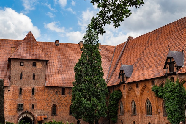 À l'intérieur du complexe du château gothique médiéval - Château de Malbork, Pologne.