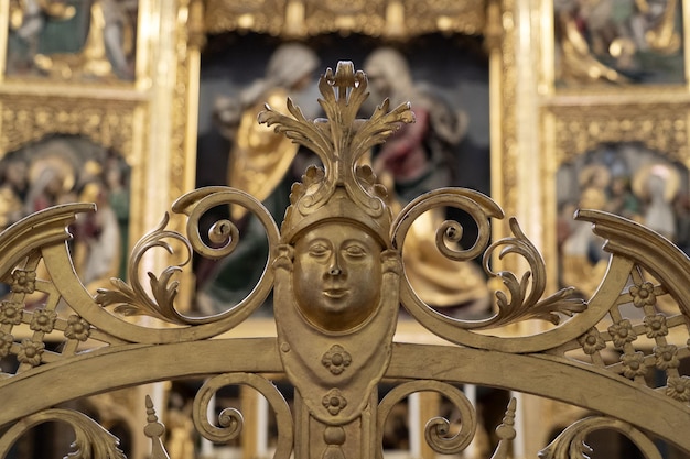 Intérieur du dôme de Prague caste saint vitus détail de l'église