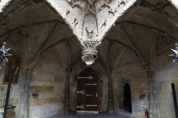Intérieur du dôme de Prague caste saint vitus détail de l'église