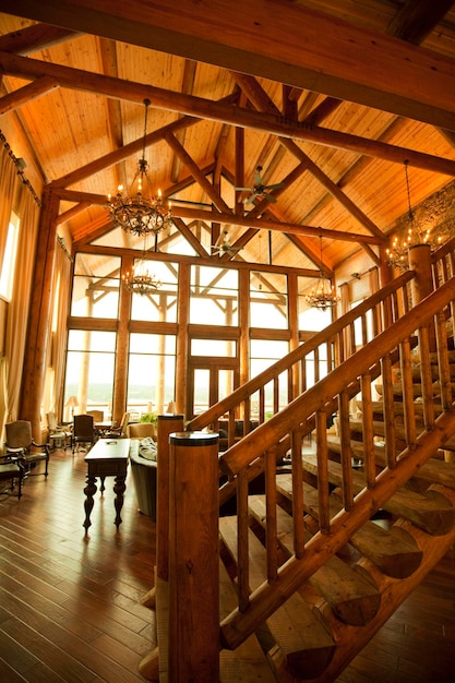 Intérieur du grand pavillon en bois