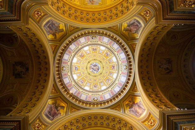 intérieur de l&#39;église ancienne, image de filtre vintage