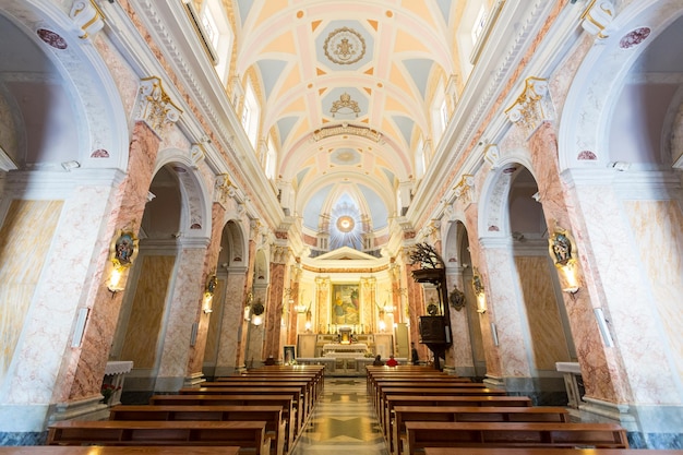 Photo intérieur de l'église saint pierre dans le vieux jaffa israël