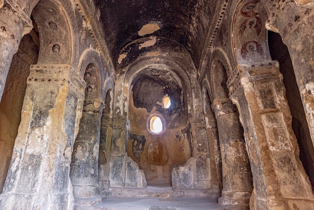 Intérieur de l'église de la Vierge Marie Selime Yaprakhisar