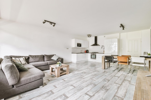 Intérieur élégant du salon dans un appartement moderne