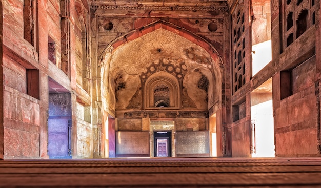 Intérieur de l'entrée du fort d'Agra, beaux détails, Inde.