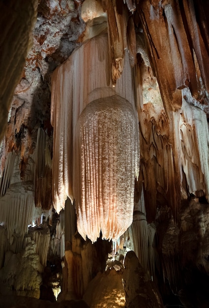 Intérieur de la grotte de l'aigle