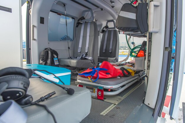 Photo intérieur d'un hélicoptère médical d'urgence