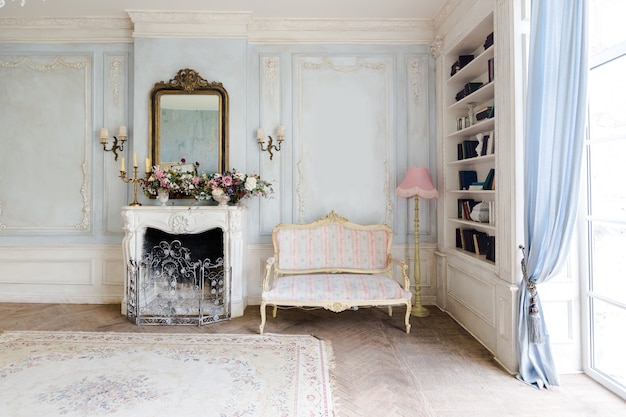 Photo intérieur lumineux luxueux dans le style baroque