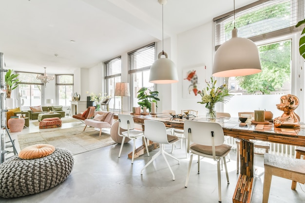 Intérieur de luxe et belle salle à manger