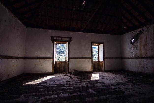 Photo l'intérieur d'une maison abandonnée