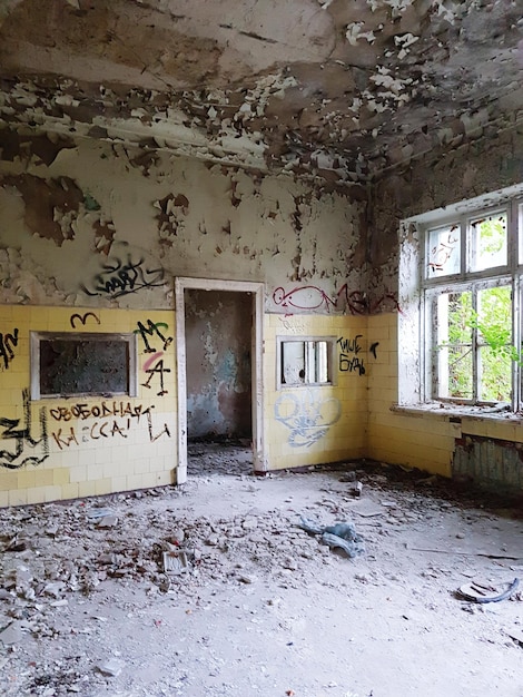 Photo l'intérieur d'une maison abandonnée