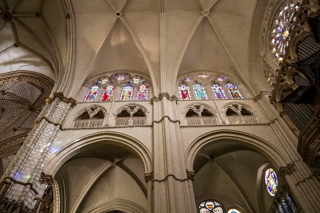 Intérieur majestueux de la cathédrale Tolède, Espagne. Déclaré site du patrimoine mondial par l'Unesco