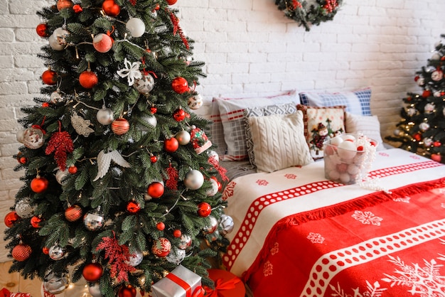 Intérieur de Noël avec coffrets cadeaux et décoration de Noël