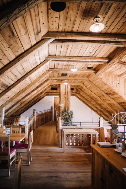 L'intérieur d'un restaurant vide