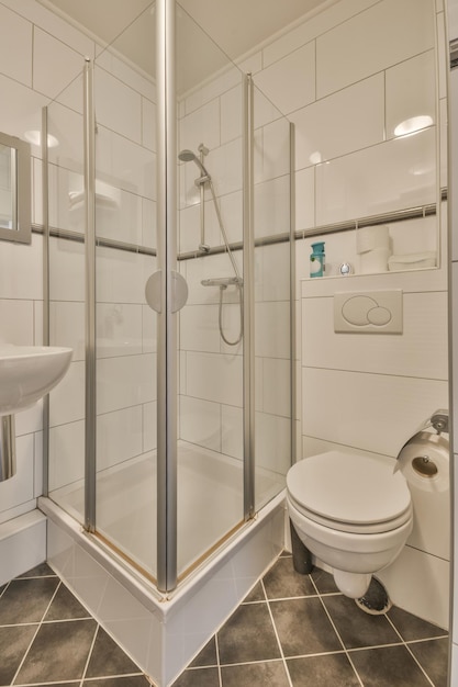 Intérieur de salle de bain moderne avec lavabo