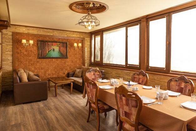 Intérieur de salle d'événement de banquet de restaurant de luxe