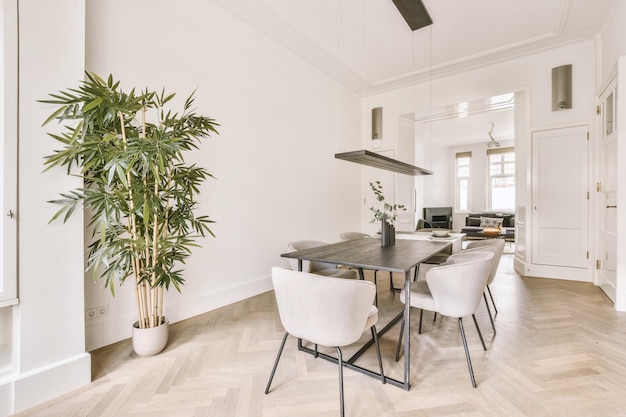 Intérieur de la salle à manger avec mobilier moderne