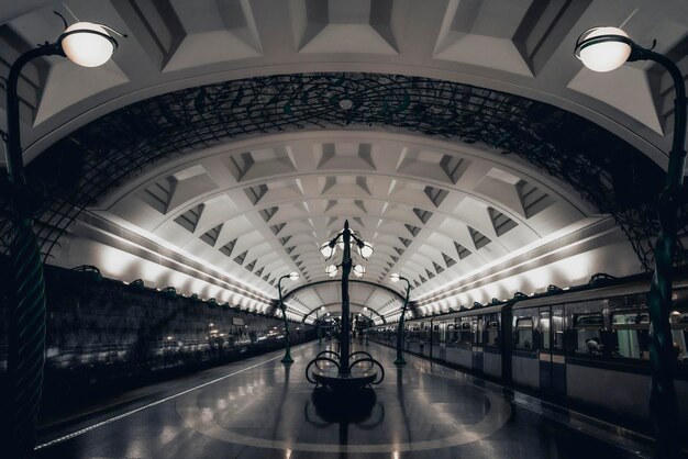 Photo l'intérieur d'une station de métro de moscou
