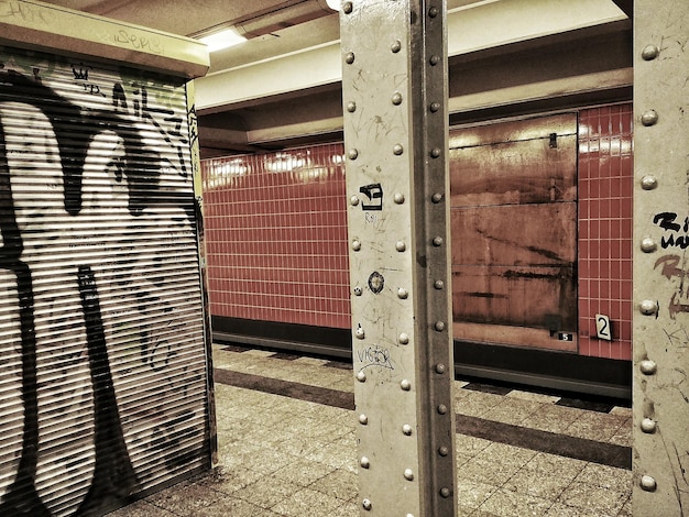 L'intérieur d'une station de métro