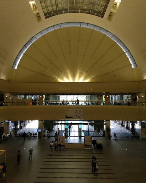 Photo l'intérieur d'une station de métro