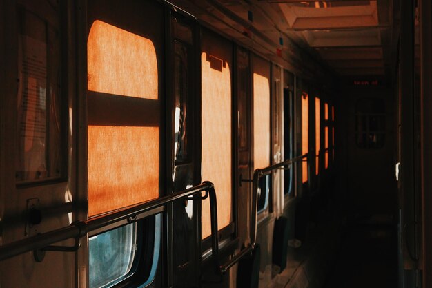 Photo l'intérieur d'un train qui se rend à baku