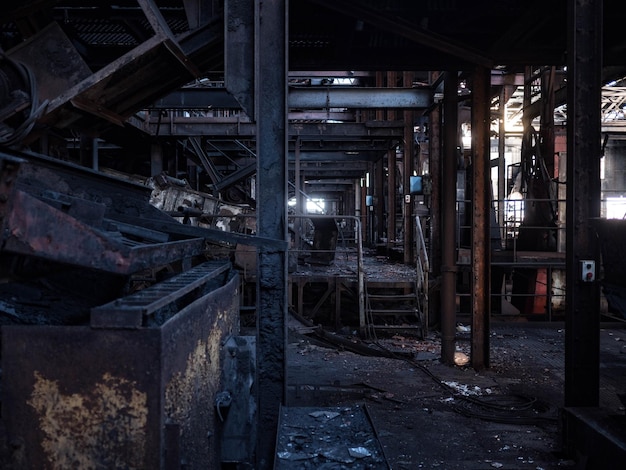 Photo l'intérieur d'une usine abandonnée