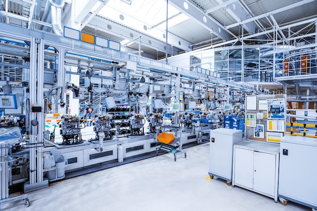 Intérieur d'une usine de fabrication de voitures