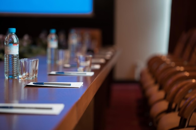 Intérieur vide de la salle de conférence