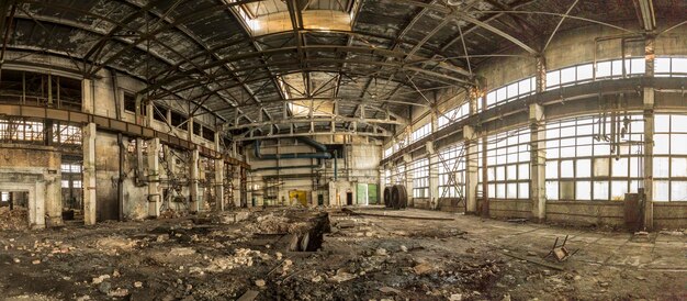 Photo l'intérieur d'un vieux bâtiment abandonné