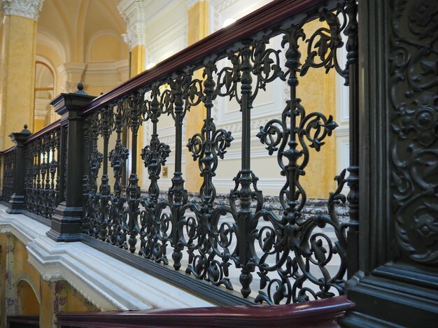 Intérieurs historiques Fragment d'une ancienne grille en fonte Palais du XVIIIe siècle