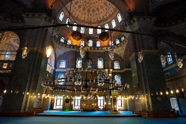 Intérieurs de la mosquée Suleymaniye à Istanbul.