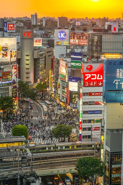 Photo l'intersection de shibuya est visible depuis shibuya hikarie.