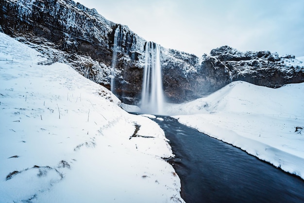 Islande cascade de seljalandsfoss hiver en Islande cascade de seljalandsfoss en hiver