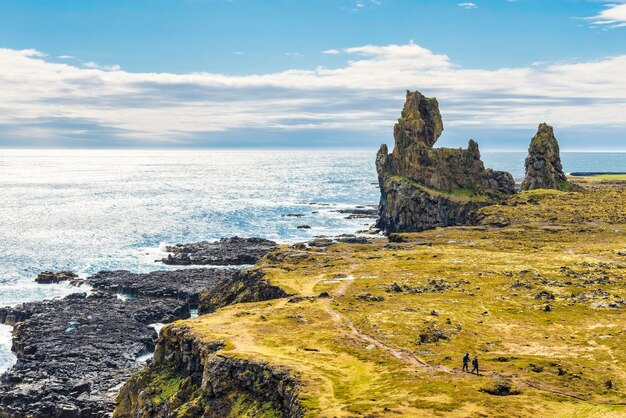 Islande, Snfellsnes, paysage de champs de lave et de mousses molles, baie de Djpalnssandur