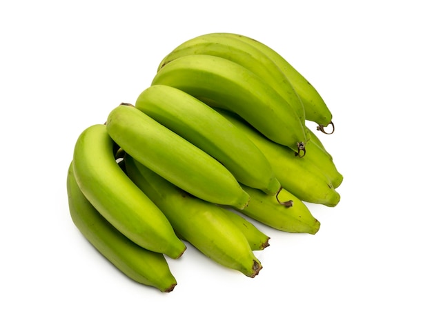 Isolat de banane verte sur fond blanc avec un tracé de détourage