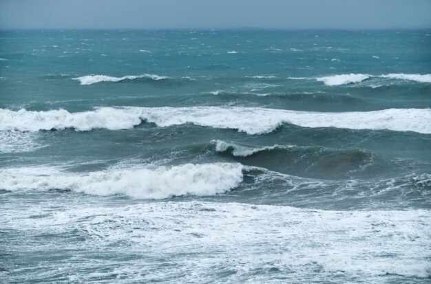 Italie, Canal de Sicile, mer Méditerranée agitée en hiver