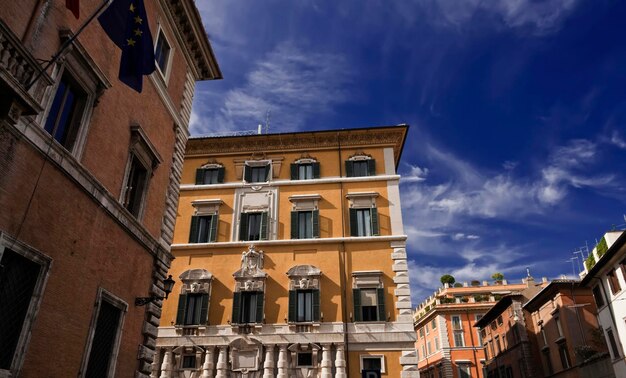 ITALIE Latium Rome Bâtiments anciens dans le centre de la ville près du Tibre