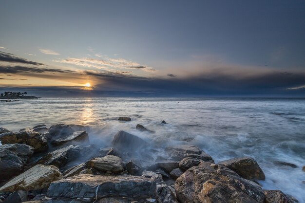 Italie: lever de soleil sur la côte d'Imperia