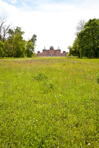 Italie - Palais Royal de Racconigi. Le jardin verdoyant du Palais au printemps