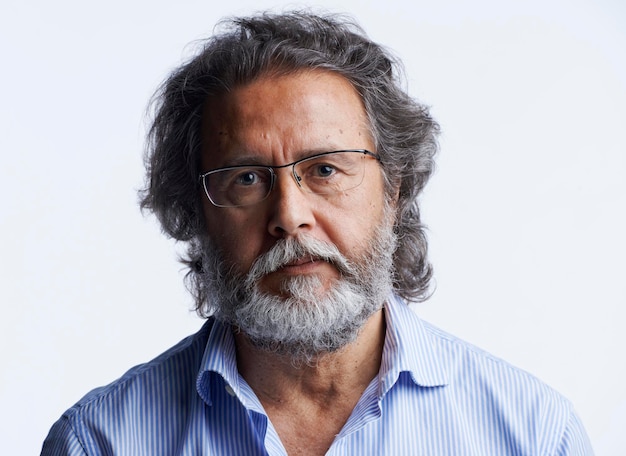 Italie portrait en studio d'un homme barbu d'âge moyen