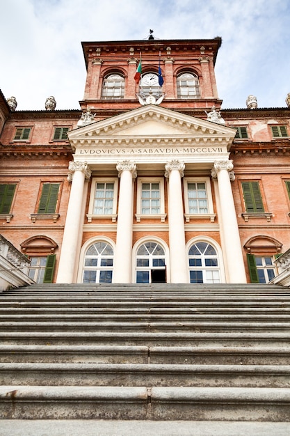 Italie - région du Piémont. Entrée du château royal de Racconigi