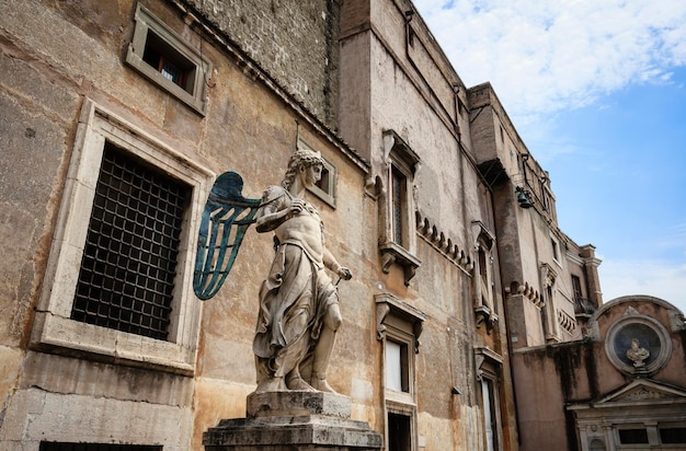 Italie, Rome, Château Saint-Ange, statue