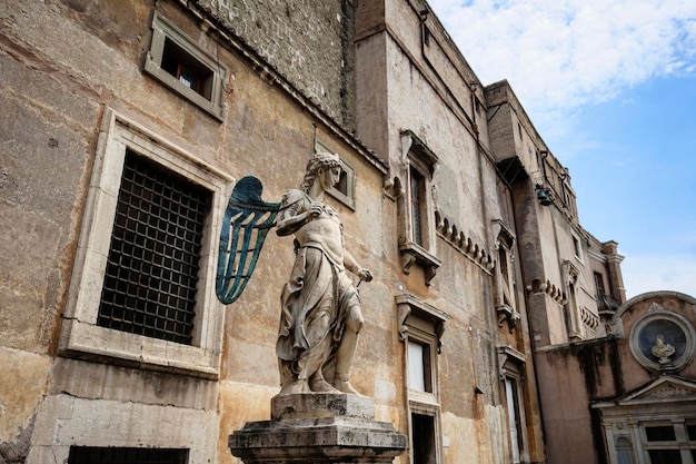 Italie, Rome, Château Saint-Ange, statue