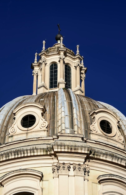 Italie, Rome, Forum Romain, vue sur le clocher de l'église Santa Maria di Loreto