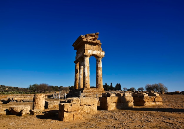 Italie Sicile Agrigente Vallée des temples grecs Temple de Castore et Polluce Temple d'Héra