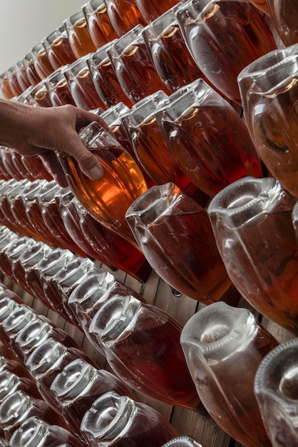 Italie Sicile bouteilles de champagne vieillissant dans une cave à vin