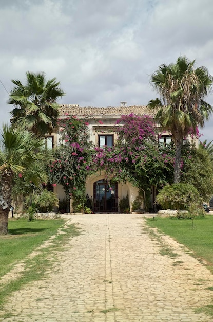 Italie, Sicile, campagne dans la province de Raguse ; 17 août 2005, vieille maison sicilienne en pierre - EDITORIAL