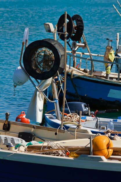 Italie, Sicile, Marina di Ragusa, bateaux de pêche dans le port