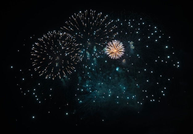 Italie, Sicile, Marina di Ragusa, feux d'artifice sur la plage