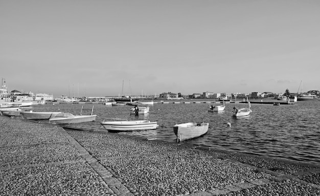 Italie, Sicile, Marzamemi (province de Syracuse) ; bateaux de pêche dans la marina